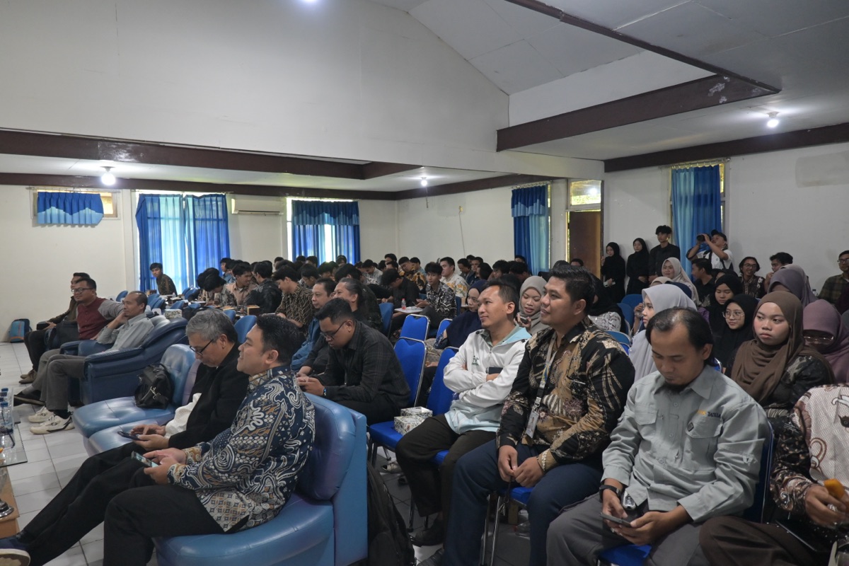 Diskusi antara narasumber dan mahasiswa