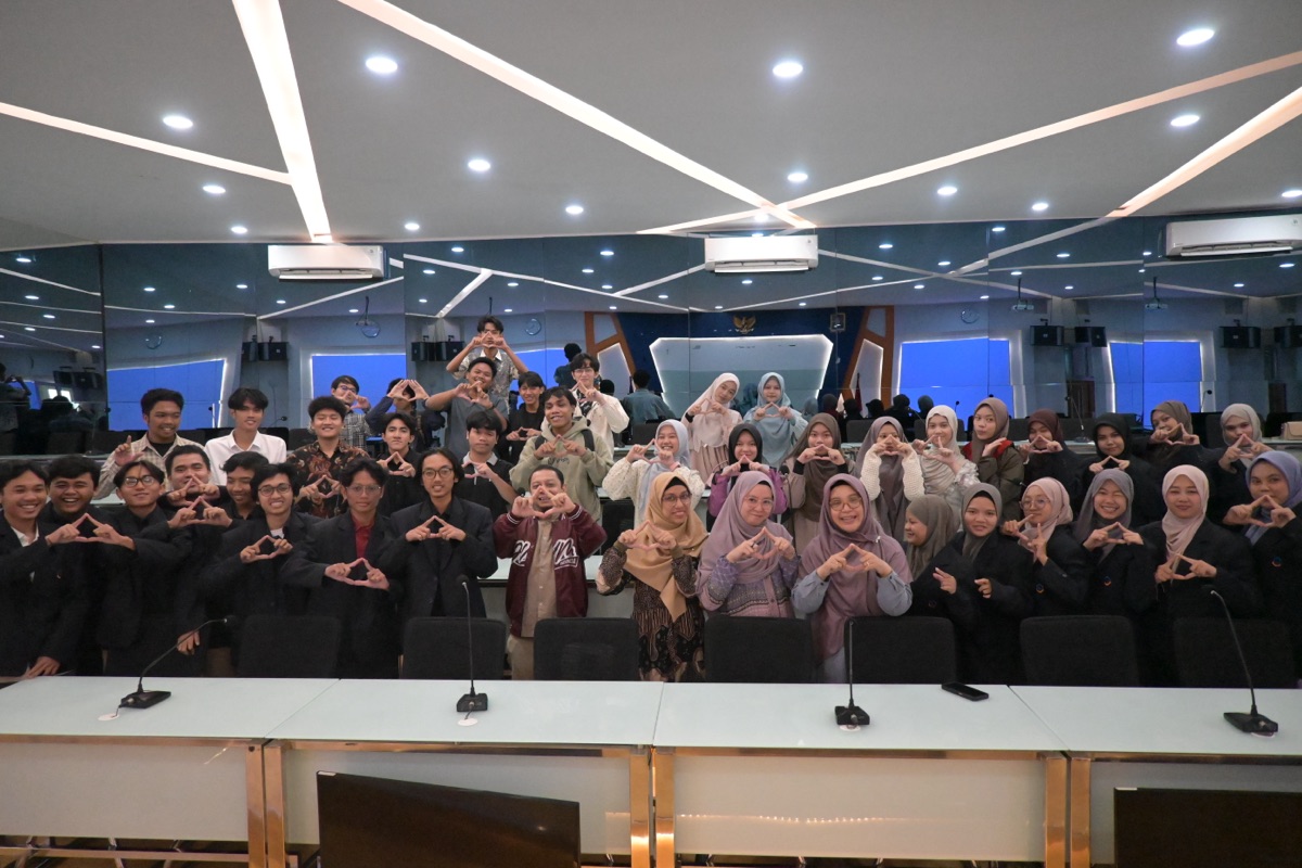Foto bersama peserta presentasi
