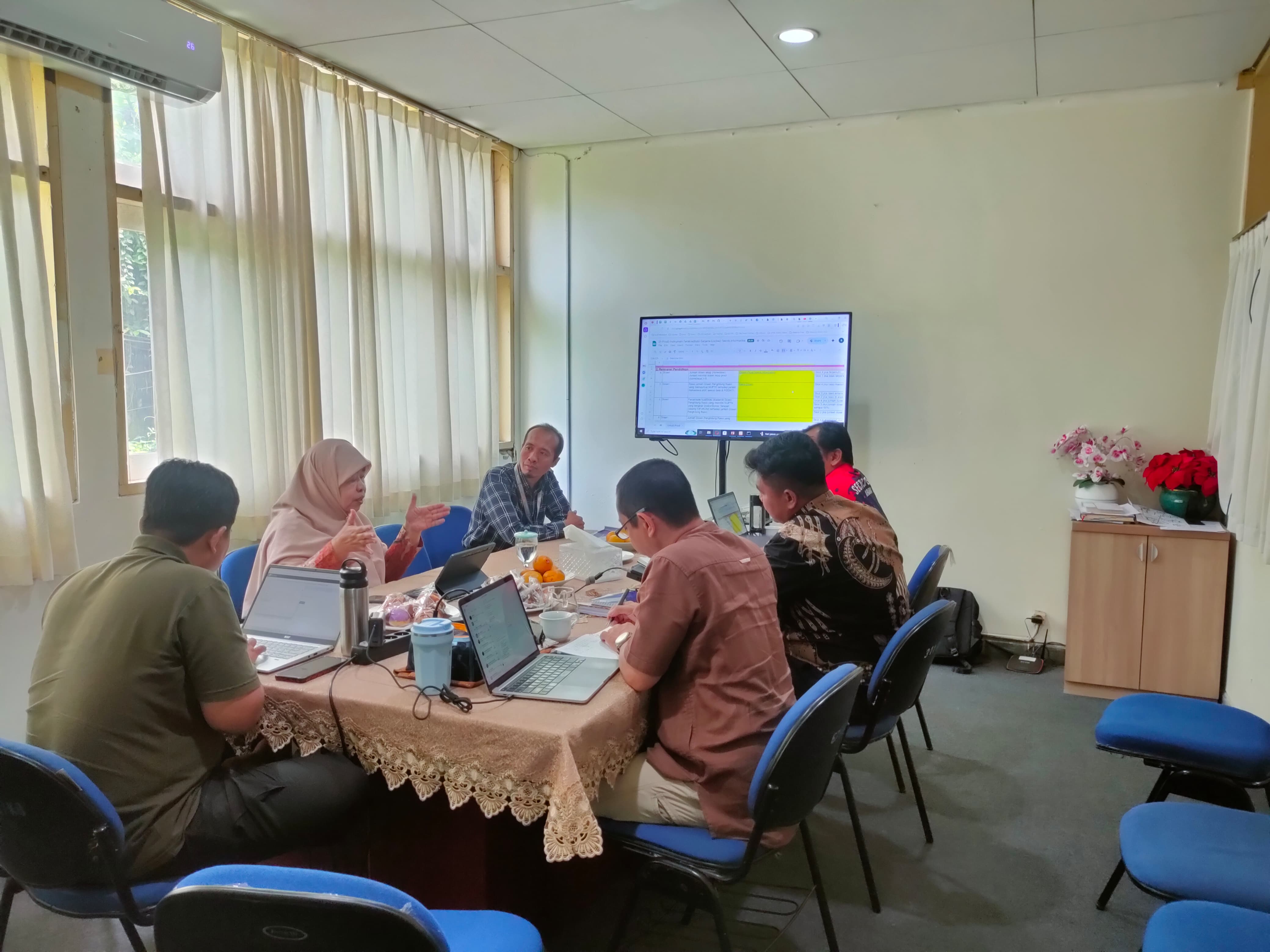 Diskusi penjaminan mutu dan tata kelola program studi bersama Prof. Sri Nurdiati