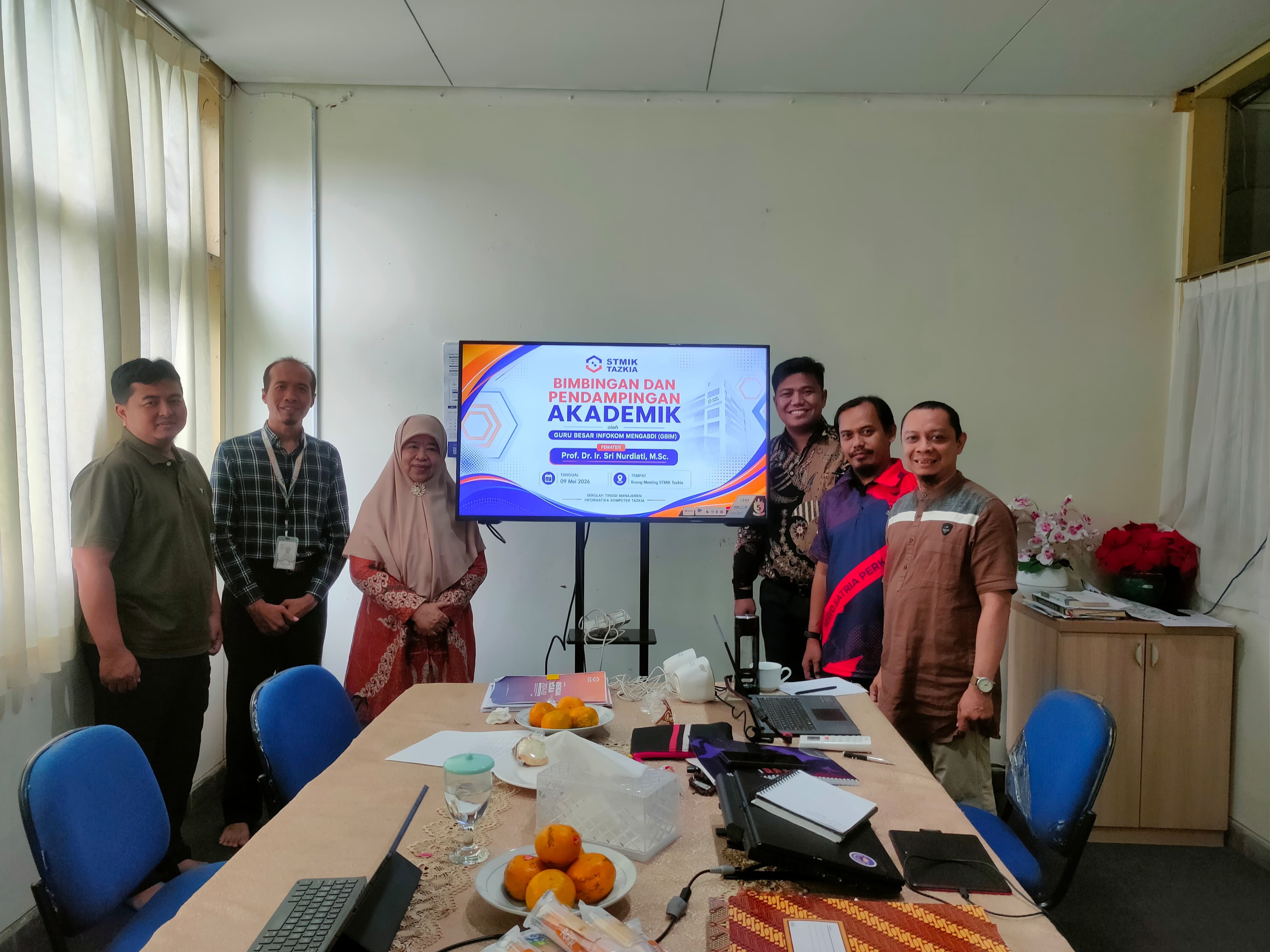 Tim STMIK Tazkia bersama Prof. Sri Nurdiati pada pendampingan akademik GBIM